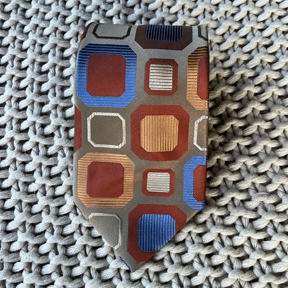 👔 John Ashford - Fun Geometric Silk Tie - Picture 1 of 7